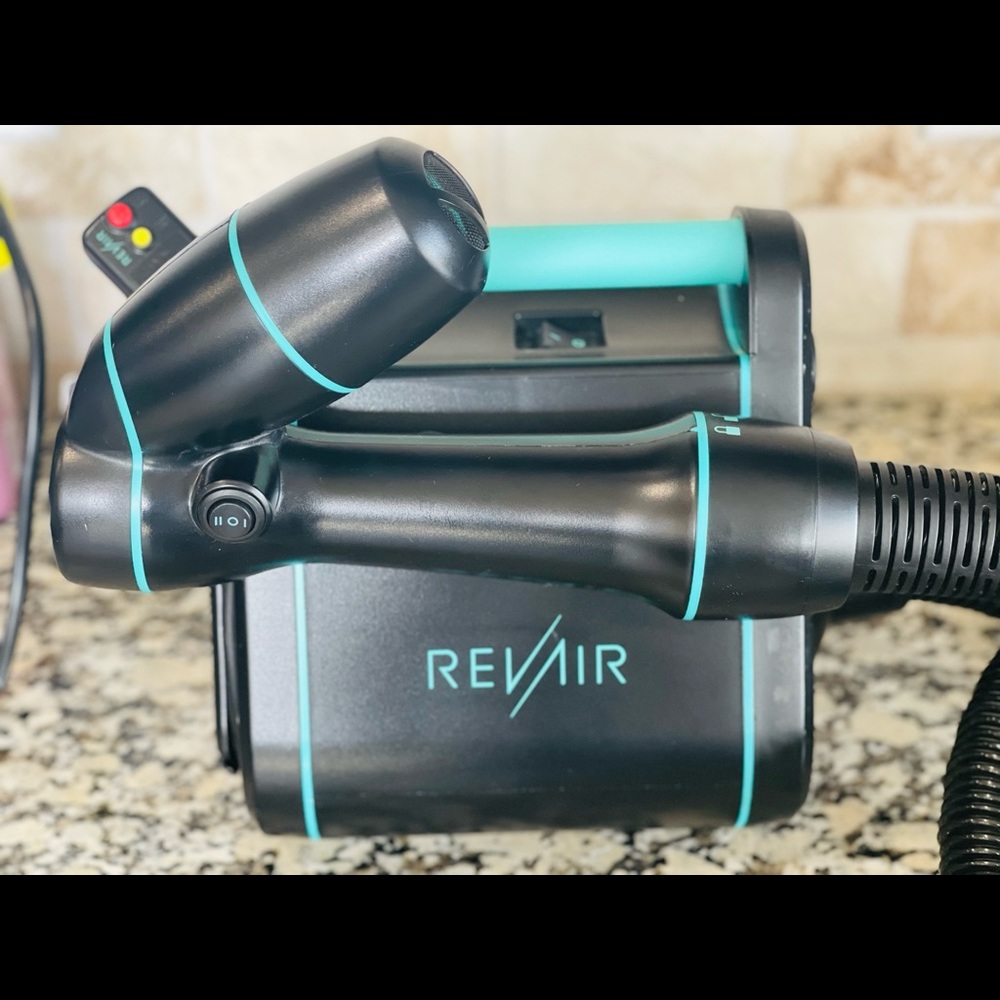 REVAIR REVERSE HAIR DRYER AND STRAIGHTENER